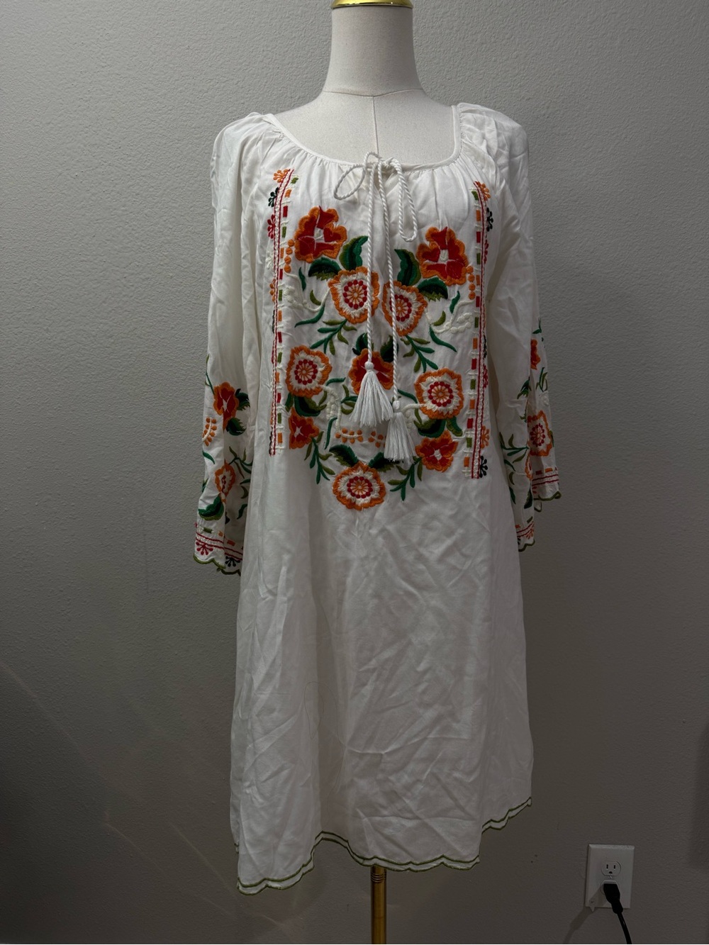 Chic Connection White Embroidered Floral Dress Sz S